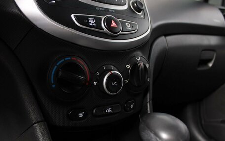 Hyundai Solaris II рестайлинг, 2013 год, 700 000 рублей, 19 фотография