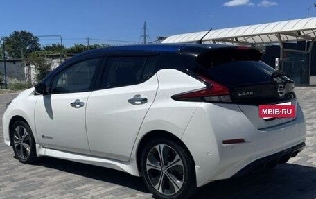 Nissan Leaf II, 2018 год, 1 555 000 рублей, 6 фотография