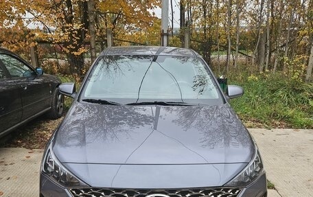 Hyundai Solaris II рестайлинг, 2021 год, 2 100 000 рублей, 1 фотография