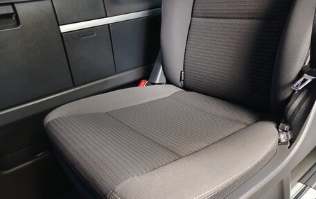 Volkswagen Multivan T5, 2010 год, 2 240 000 рублей, 12 фотография
