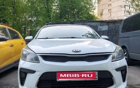 KIA Rio IV, 2018 год, 700 000 рублей, 3 фотография