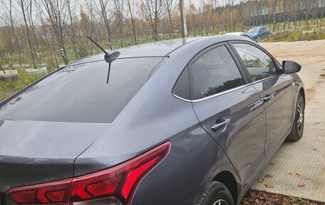 Hyundai Solaris II рестайлинг, 2021 год, 2 100 000 рублей, 4 фотография