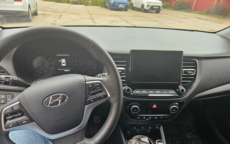 Hyundai Solaris II рестайлинг, 2021 год, 2 100 000 рублей, 5 фотография