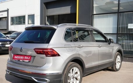 Volkswagen Tiguan II, 2021 год, 3 347 000 рублей, 5 фотография