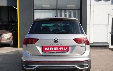 Volkswagen Tiguan II, 2021 год, 3 347 000 рублей, 6 фотография