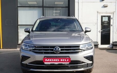 Volkswagen Tiguan II, 2021 год, 3 347 000 рублей, 2 фотография