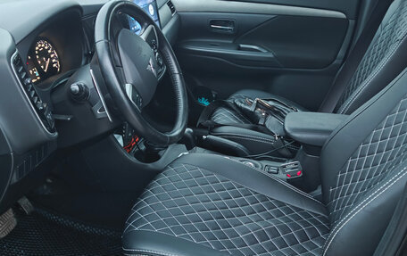 Mitsubishi Outlander III рестайлинг 3, 2013 год, 1 700 000 рублей, 10 фотография
