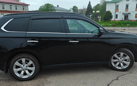 Mitsubishi Outlander III рестайлинг 3, 2013 год, 1 700 000 рублей, 6 фотография