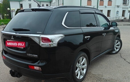 Mitsubishi Outlander III рестайлинг 3, 2013 год, 1 700 000 рублей, 5 фотография