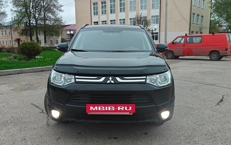 Mitsubishi Outlander III рестайлинг 3, 2013 год, 1 700 000 рублей, 8 фотография