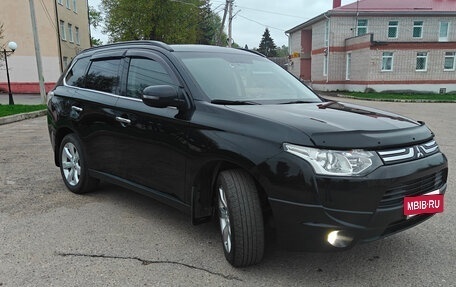 Mitsubishi Outlander III рестайлинг 3, 2013 год, 1 700 000 рублей, 7 фотография