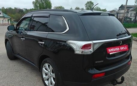 Mitsubishi Outlander III рестайлинг 3, 2013 год, 1 700 000 рублей, 2 фотография