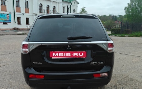 Mitsubishi Outlander III рестайлинг 3, 2013 год, 1 700 000 рублей, 4 фотография