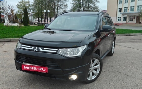 Mitsubishi Outlander III рестайлинг 3, 2013 год, 1 700 000 рублей, 3 фотография
