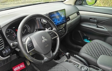 Mitsubishi Outlander III рестайлинг 3, 2013 год, 1 700 000 рублей, 18 фотография