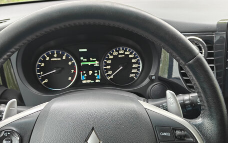 Mitsubishi Outlander III рестайлинг 3, 2013 год, 1 700 000 рублей, 24 фотография