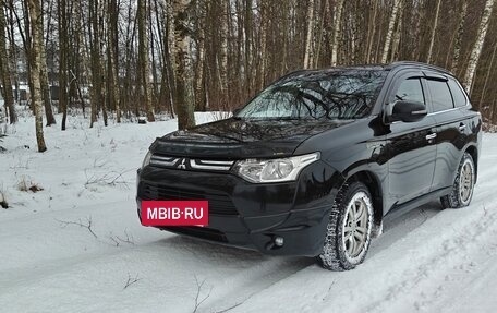 Mitsubishi Outlander III рестайлинг 3, 2013 год, 1 700 000 рублей, 25 фотография