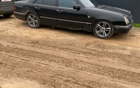 Mercedes-Benz E-Класс, 1997 год, 180 000 рублей, 4 фотография