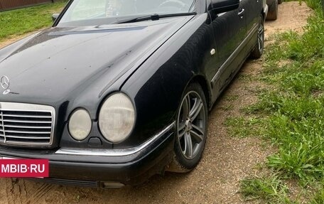 Mercedes-Benz E-Класс, 1997 год, 180 000 рублей, 2 фотография