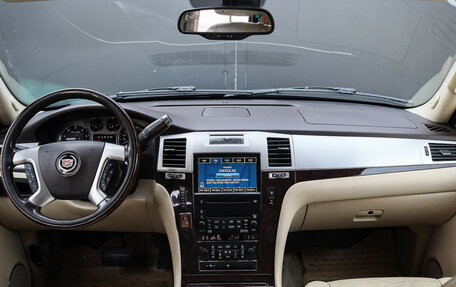 Cadillac Escalade III, 2007 год, 1 250 000 рублей, 12 фотография