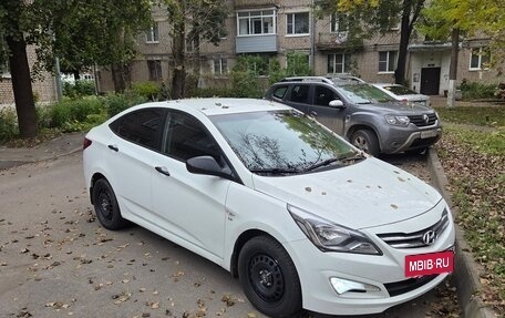Hyundai Solaris II рестайлинг, 2015 год, 920 000 рублей, 5 фотография