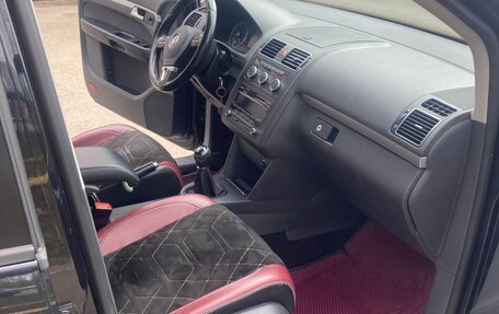 Volkswagen Touran III, 2012 год, 1 099 000 рублей, 6 фотография