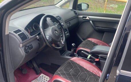 Volkswagen Touran III, 2012 год, 1 099 000 рублей, 3 фотография