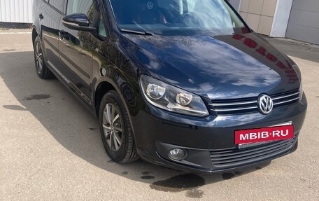 Volkswagen Touran III, 2012 год, 1 099 000 рублей, 2 фотография