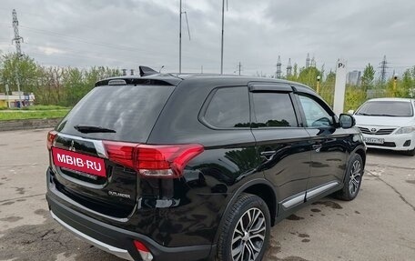Mitsubishi Outlander III рестайлинг 3, 2018 год, 1 899 000 рублей, 2 фотография