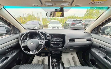Mitsubishi Outlander III рестайлинг 3, 2018 год, 1 899 000 рублей, 9 фотография
