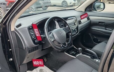 Mitsubishi Outlander III рестайлинг 3, 2018 год, 1 899 000 рублей, 8 фотография