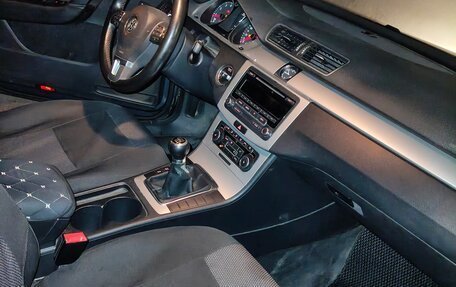 Volkswagen Passat B7, 2011 год, 900 000 рублей, 2 фотография