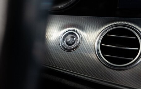 Mercedes-Benz E-Класс, 2019 год, 3 150 000 рублей, 33 фотография