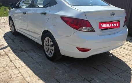 Hyundai Solaris II рестайлинг, 2013 год, 410 000 рублей, 2 фотография
