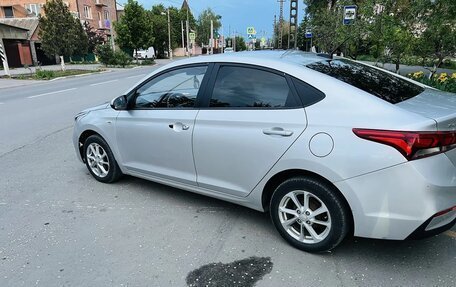 Hyundai Solaris II рестайлинг, 2019 год, 1 050 000 рублей, 4 фотография