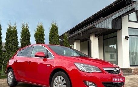Opel Astra J, 2010 год, 600 000 рублей, 1 фотография