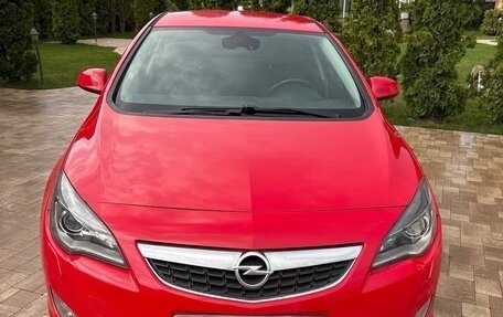 Opel Astra J, 2010 год, 600 000 рублей, 2 фотография