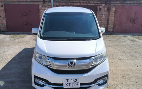 Honda Stepwgn IV, 2015 год, 1 800 000 рублей, 2 фотография