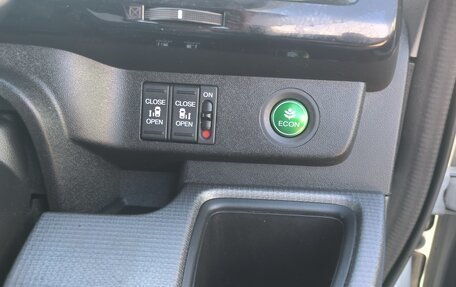 Honda Stepwgn IV, 2015 год, 1 800 000 рублей, 16 фотография