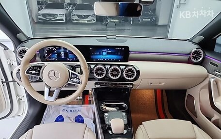Mercedes-Benz A-Класс, 2023 год, 2 650 000 рублей, 5 фотография