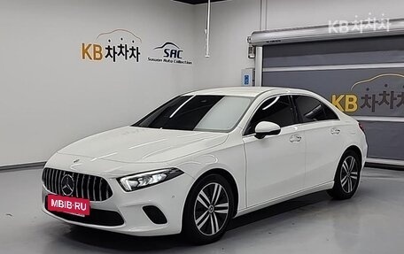Mercedes-Benz A-Класс, 2023 год, 2 650 000 рублей, 3 фотография