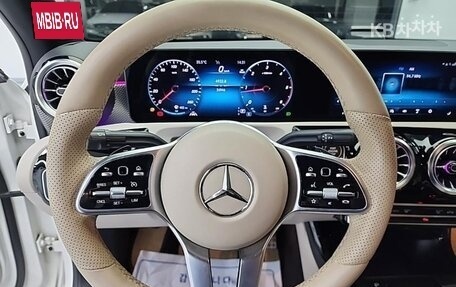 Mercedes-Benz A-Класс, 2023 год, 2 650 000 рублей, 6 фотография
