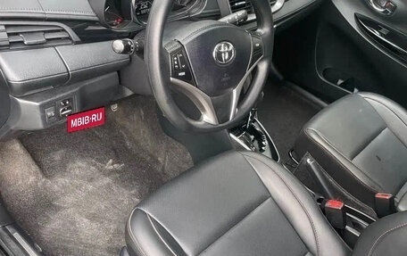 Toyota Yaris XP150 рестайлинг, 2022 год, 1 320 000 рублей, 8 фотография