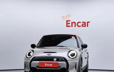 MINI Hatch, 2022 год, 1 824 000 рублей, 2 фотография