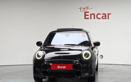MINI Hatch, 2022 год, 1 928 000 рублей, 2 фотография