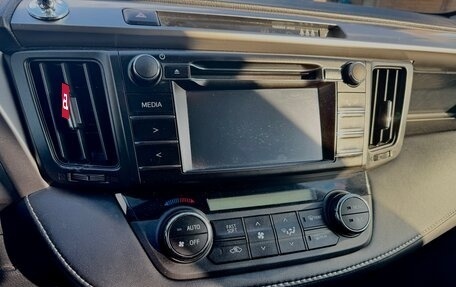 Toyota RAV4, 2015 год, 1 740 000 рублей, 10 фотография