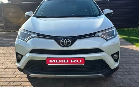 Toyota RAV4, 2015 год, 1 740 000 рублей, 2 фотография