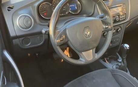 Renault Logan II, 2018 год, 635 000 рублей, 18 фотография