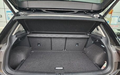 Volkswagen Tiguan II, 2022 год, 2 650 000 рублей, 6 фотография