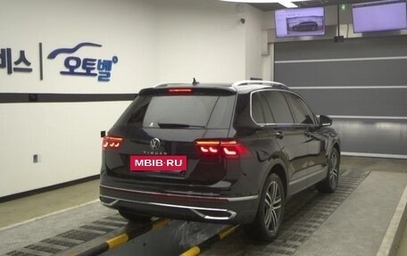 Volkswagen Tiguan II, 2022 год, 2 650 000 рублей, 11 фотография